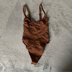 SKIMS SEAMLESS SCULPT THONG BODYSUIT